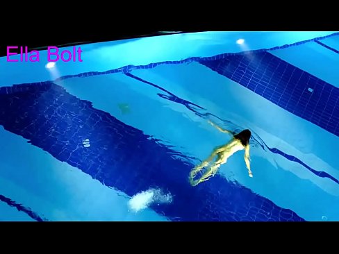 ❤️ Nu mă pot opri din privit, tânără blondă surprinsă înotând goală în piscina stațiunii ELLA BOLT ❤️ at us ro.bladesoul.top ❌